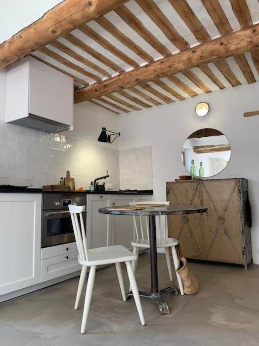 Apartament La Terrasse Du Pont Jullian Charme Et Calme Dans Le Coeur Historique LʼIsle-sur-la-Sorgue Zewnętrze zdjęcie